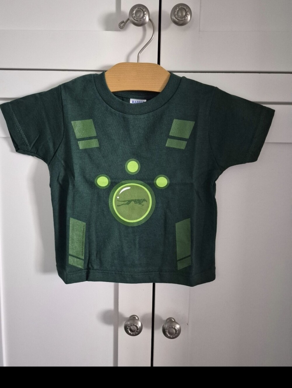 NWOT Boys Wild Kratts Green T-Shirt with logo on back. Size 2
